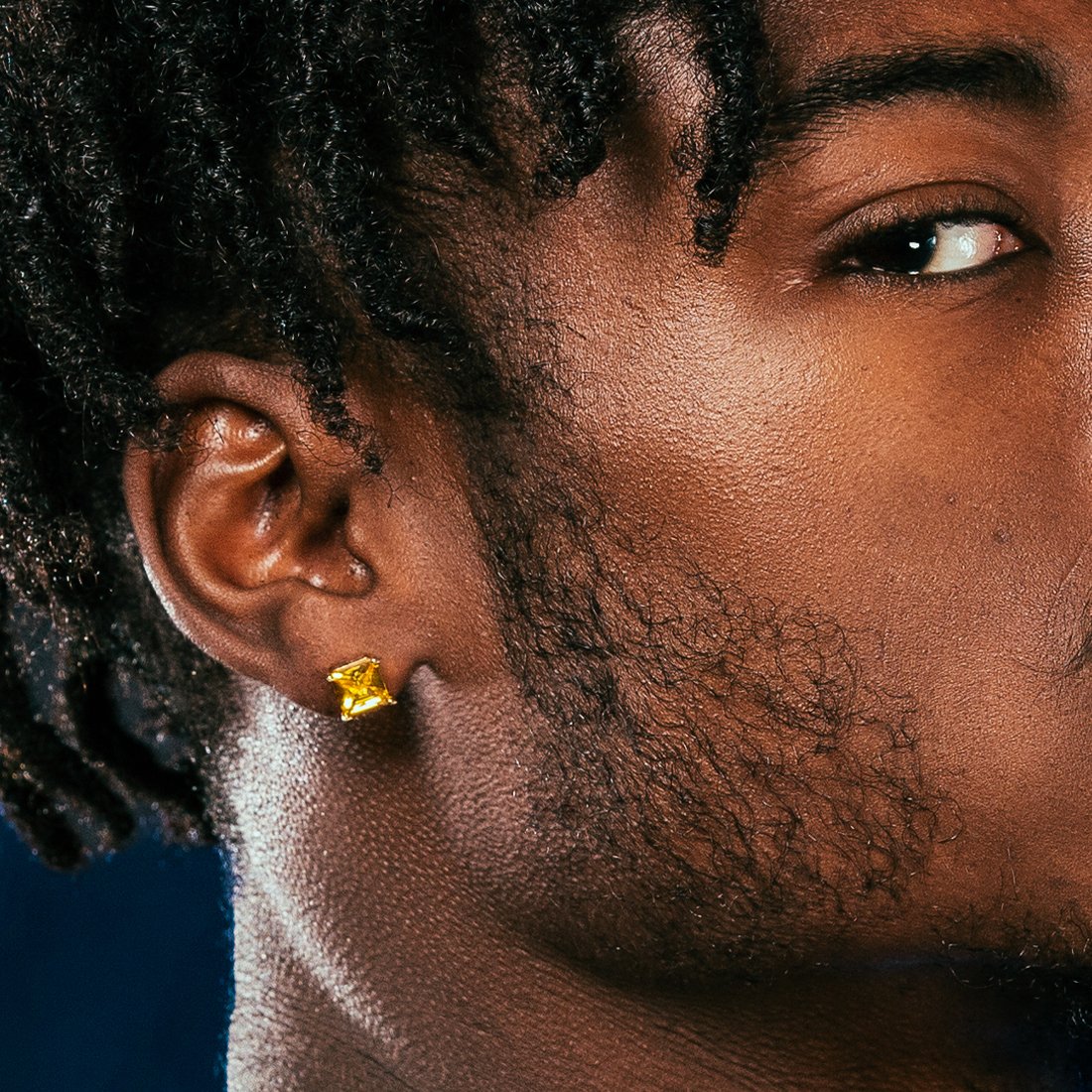Boucles d'oreilles puces jaunes taille princesse