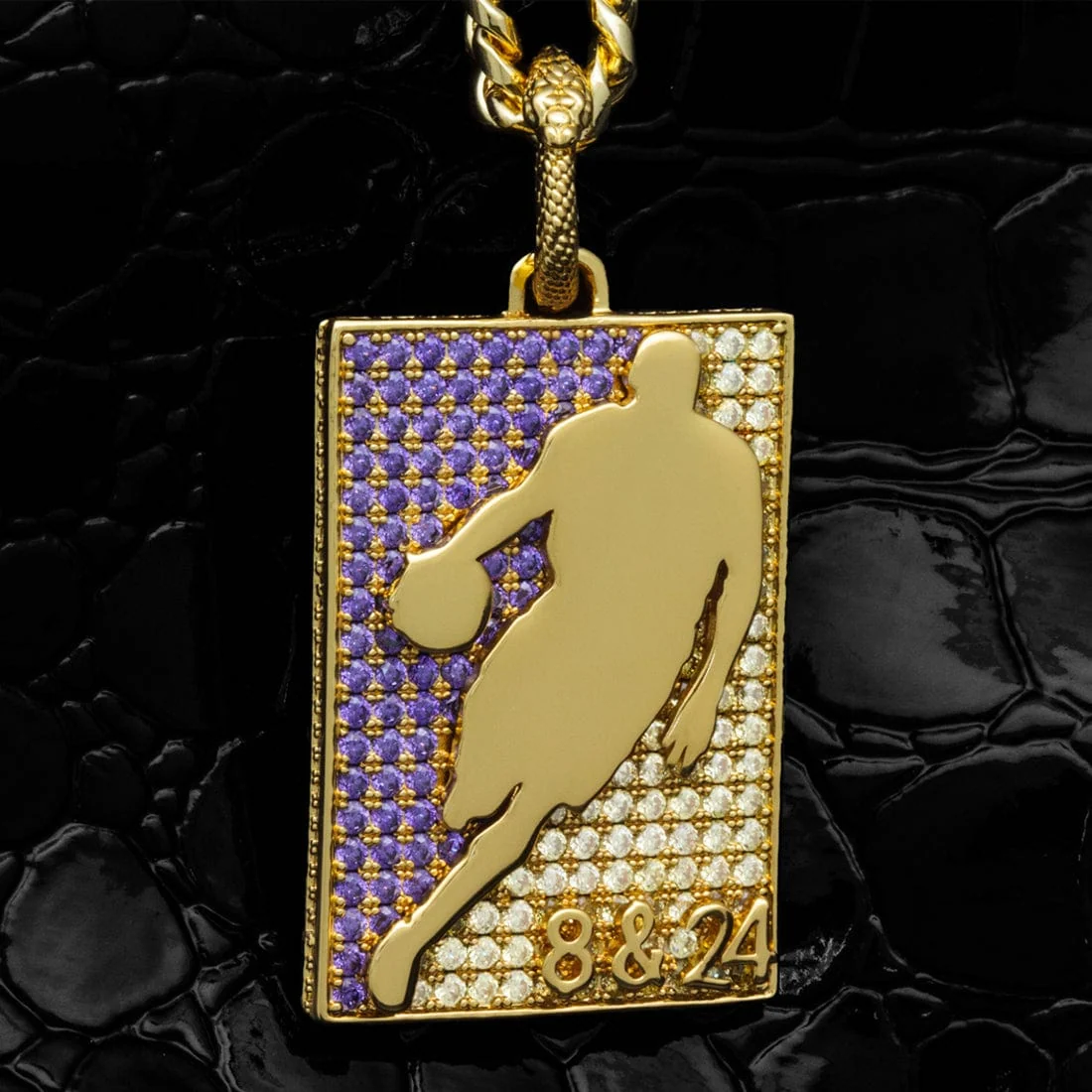 Collar con silueta de Black Mamba